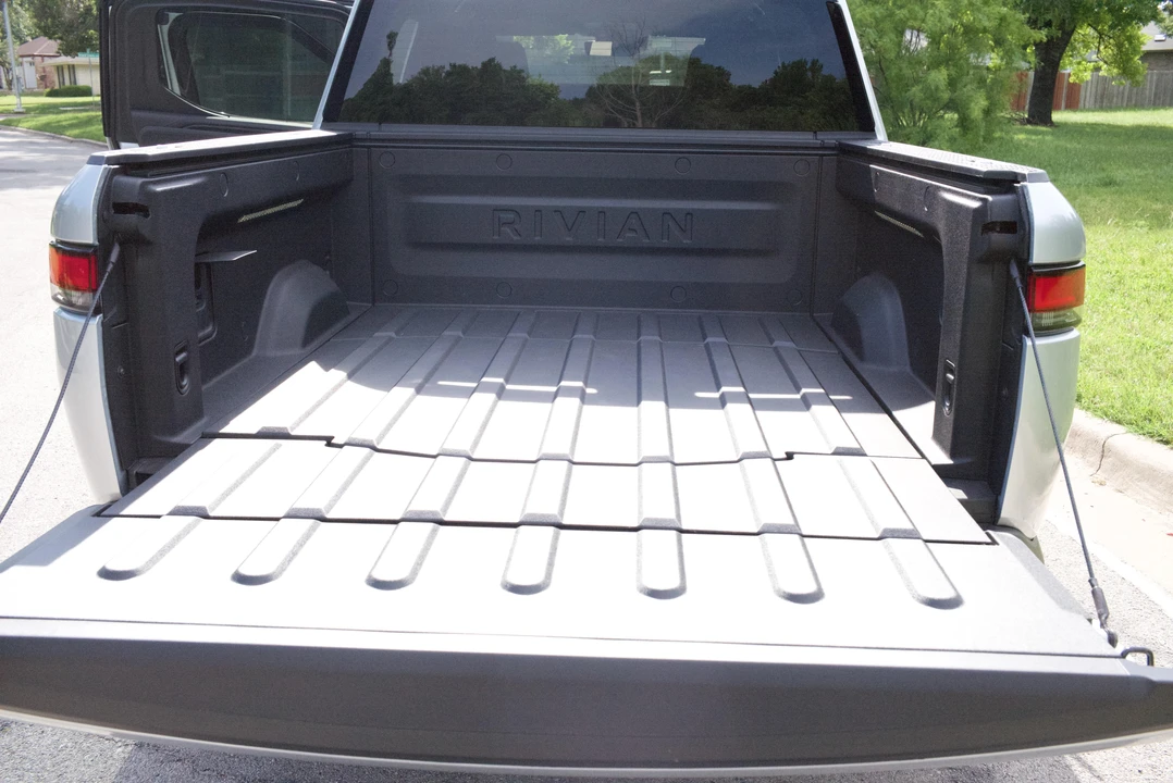 2023 Rivian R1T - Image 27 of 31