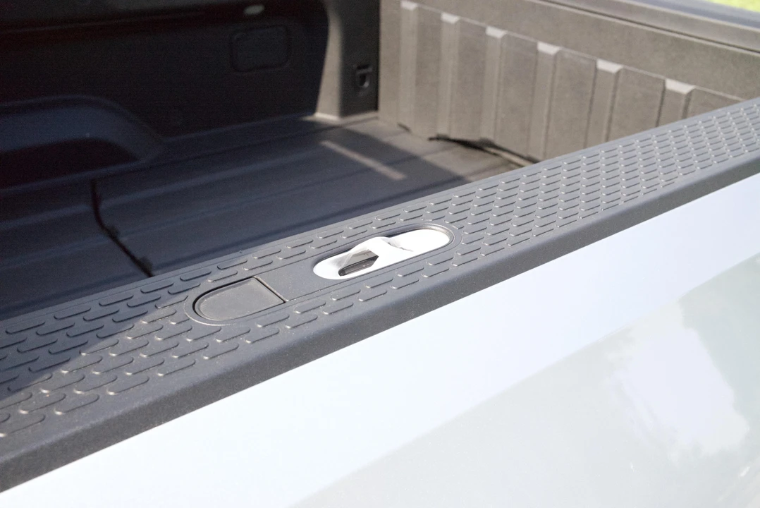 2023 Rivian R1T - Image 26 of 31