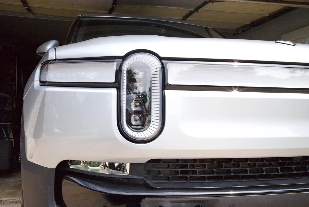 2023 Rivian R1T - Image 17 of 31