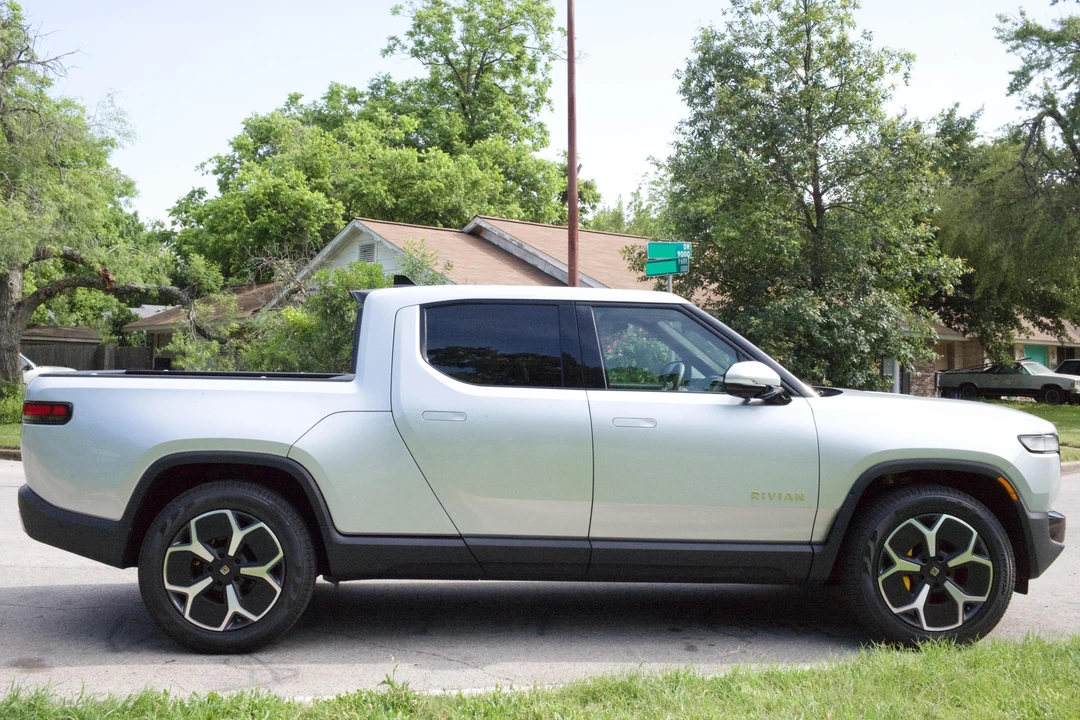 2023 Rivian R1T - Image 3 of 31
