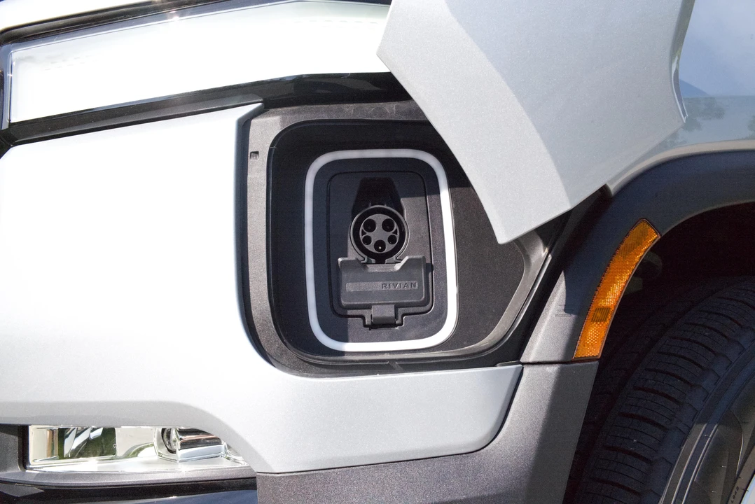 2023 Rivian R1T - Image 21 of 31