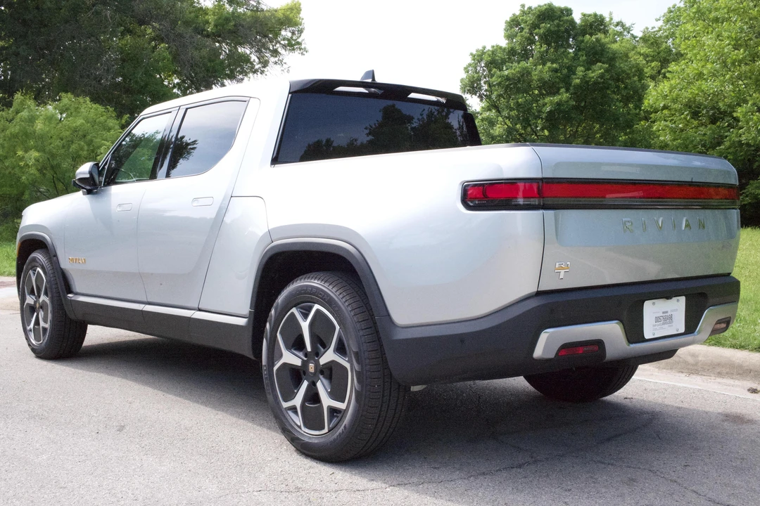 2023 Rivian R1T - Image 4 of 31
