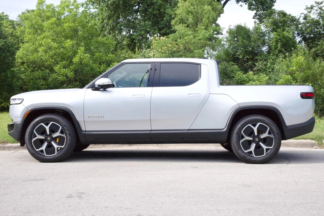 2023 Rivian R1T - Image 7 of 31