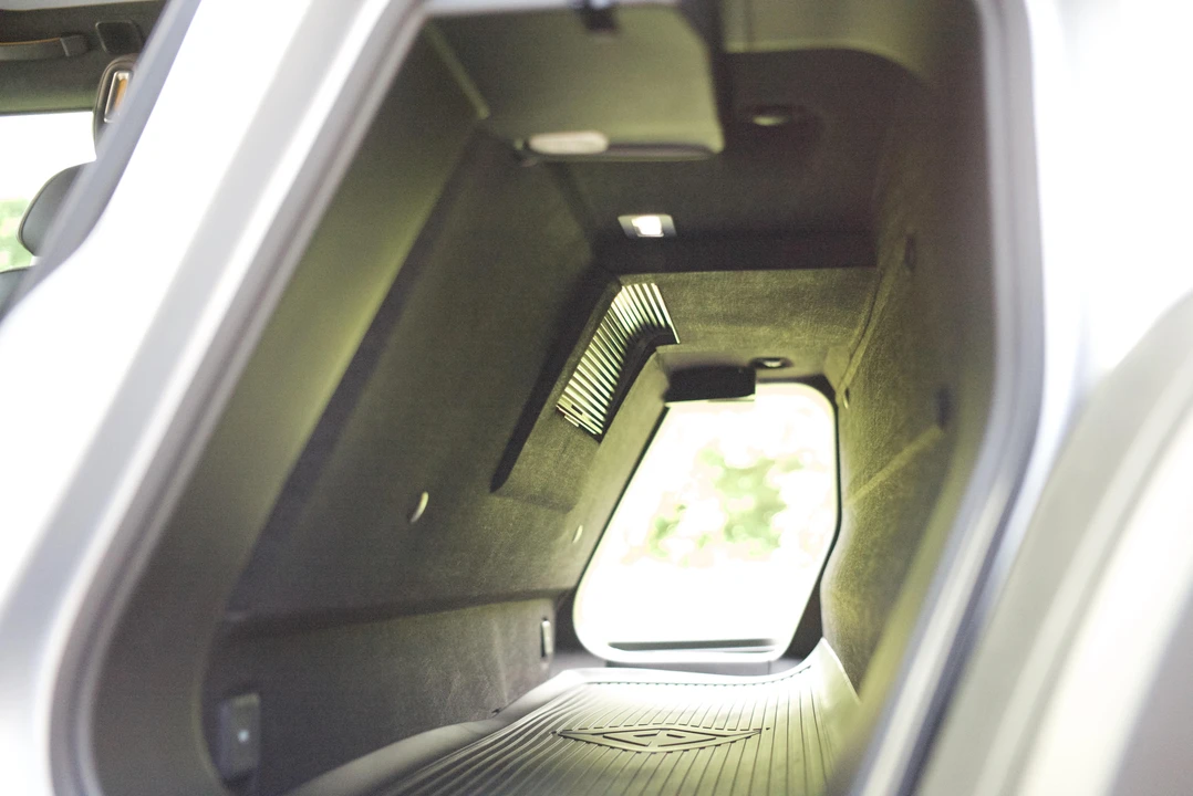 2023 Rivian R1T - Image 25 of 31