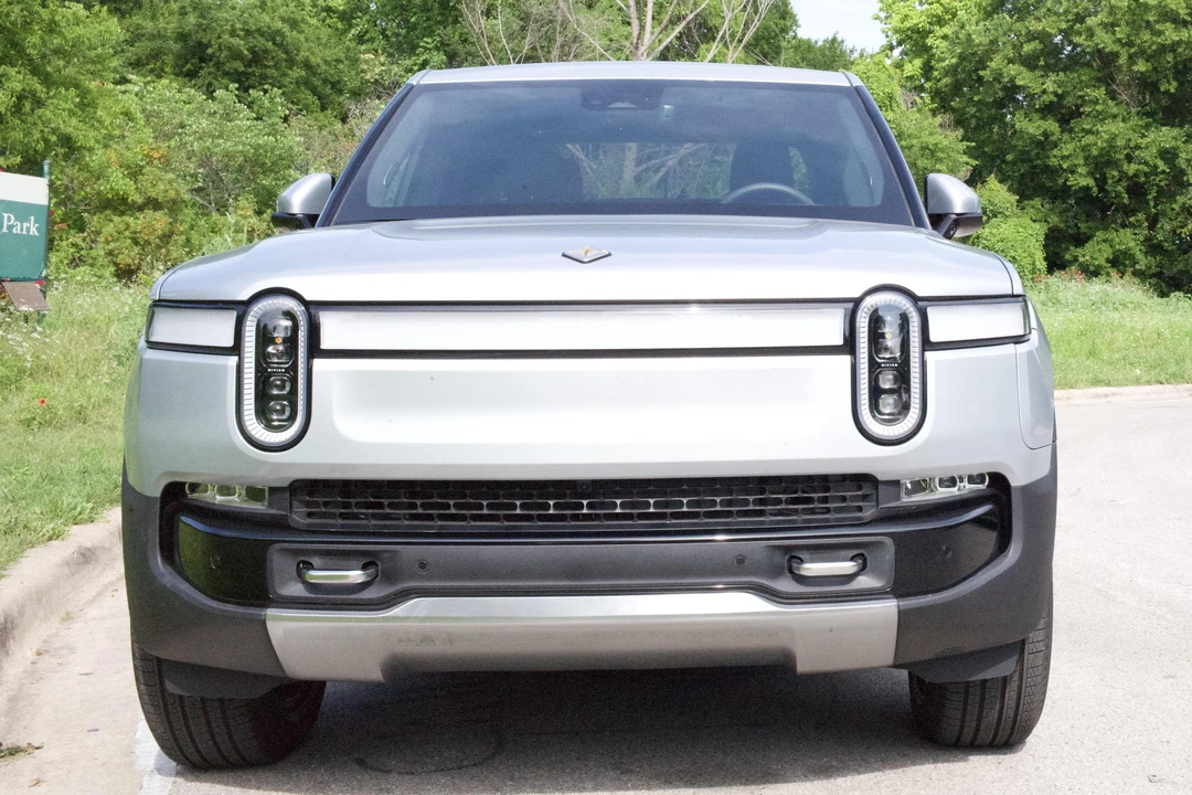 2023 Rivian R1T - Image 2 of 31