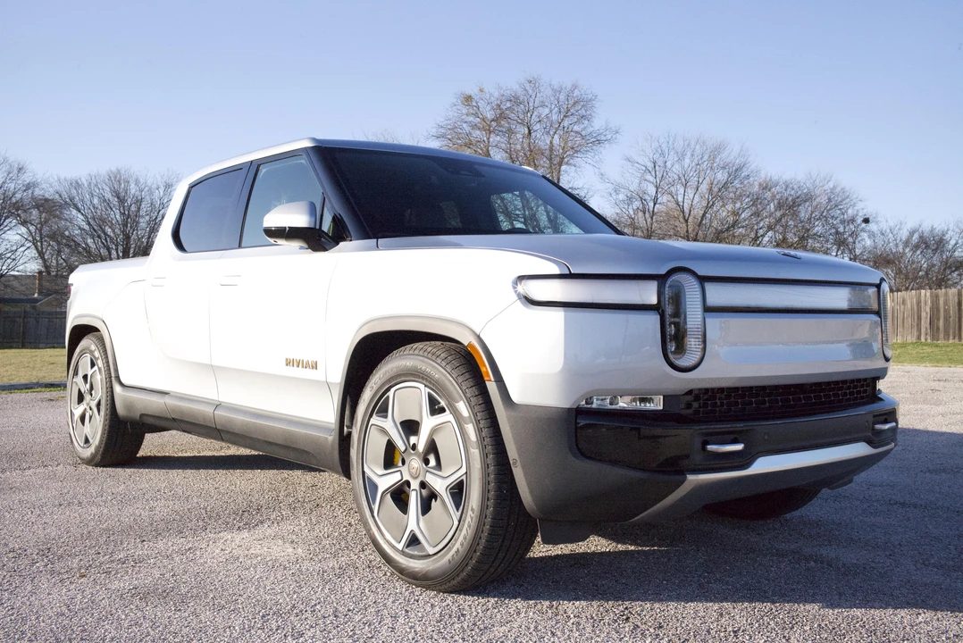 2023 Rivian R1T - Image 15 of 31