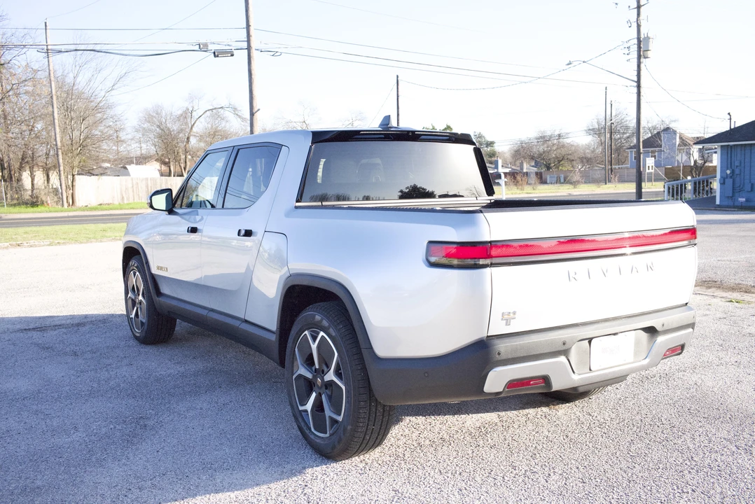 2023 Rivian R1T - Image 8 of 31
