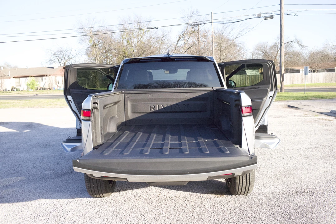2023 Rivian R1T - Image 10 of 31