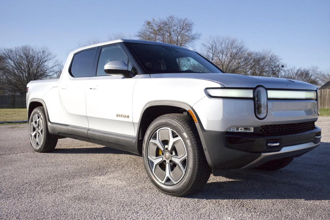 2023 Rivian R1T - Image 14 of 31