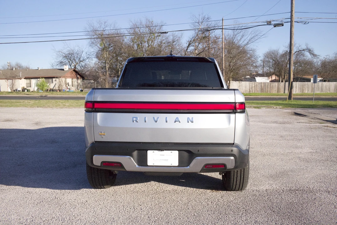 2023 Rivian R1T - Image 9 of 31