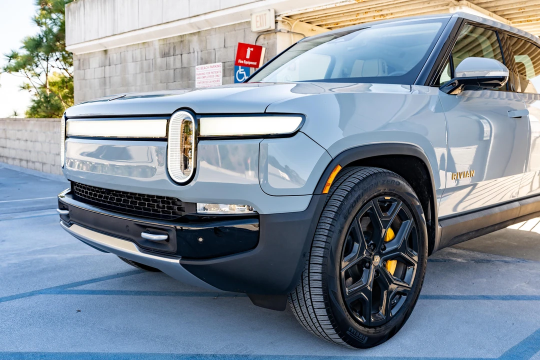 2023 Rivian R1T - Image 14 of 31