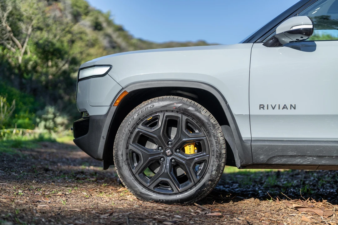 2023 Rivian R1T - Image 15 of 31
