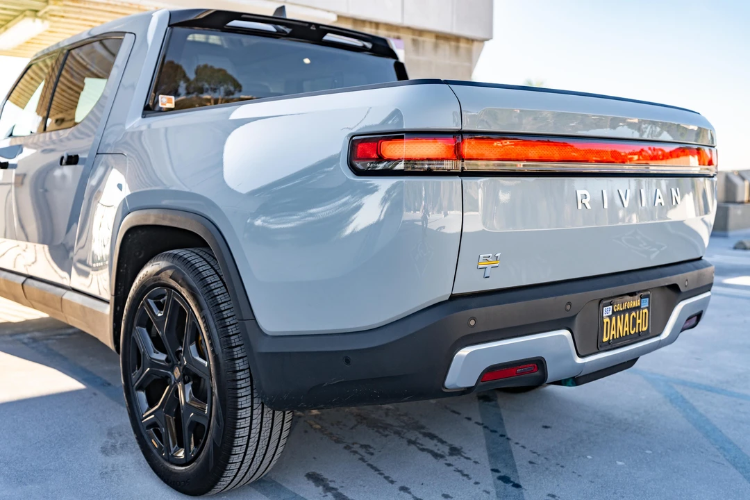 2023 Rivian R1T - Image 25 of 31