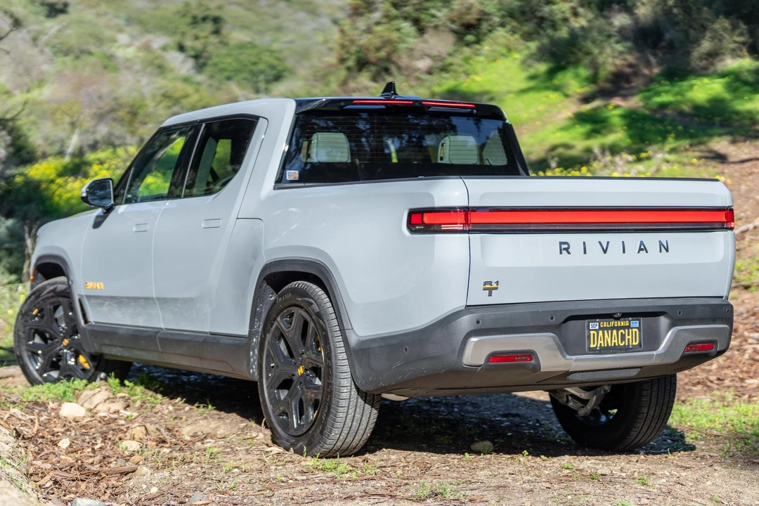 2023 Rivian R1T - Image 4 of 31