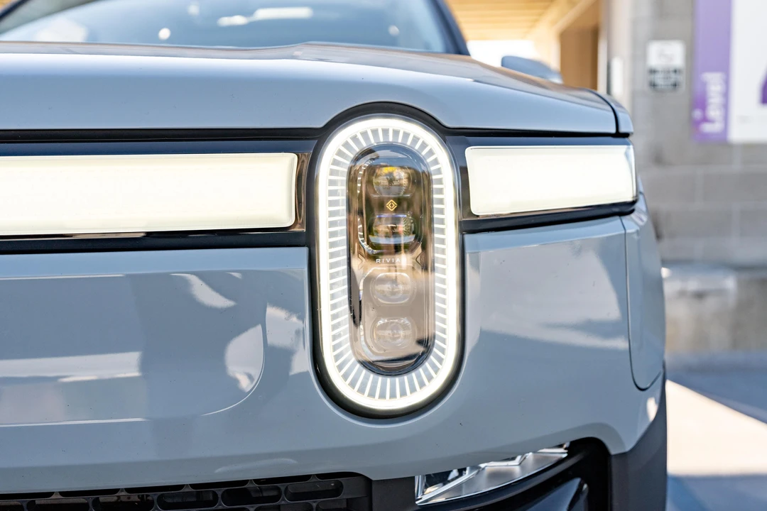 2023 Rivian R1T - Image 13 of 31
