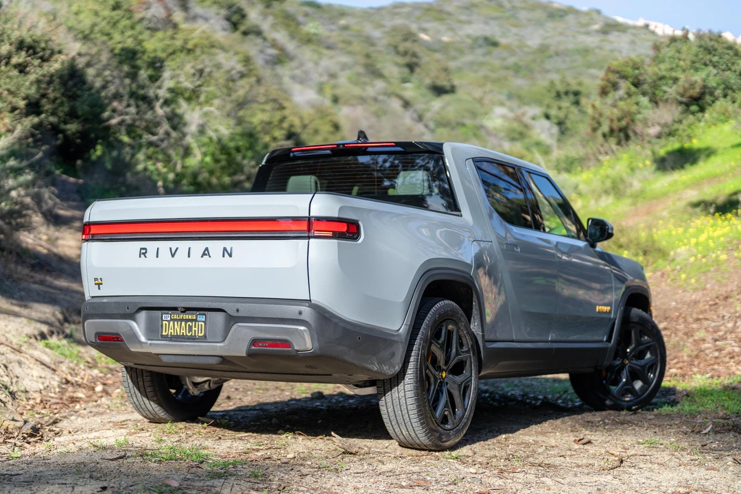 2023 Rivian R1T - Image 7 of 31
