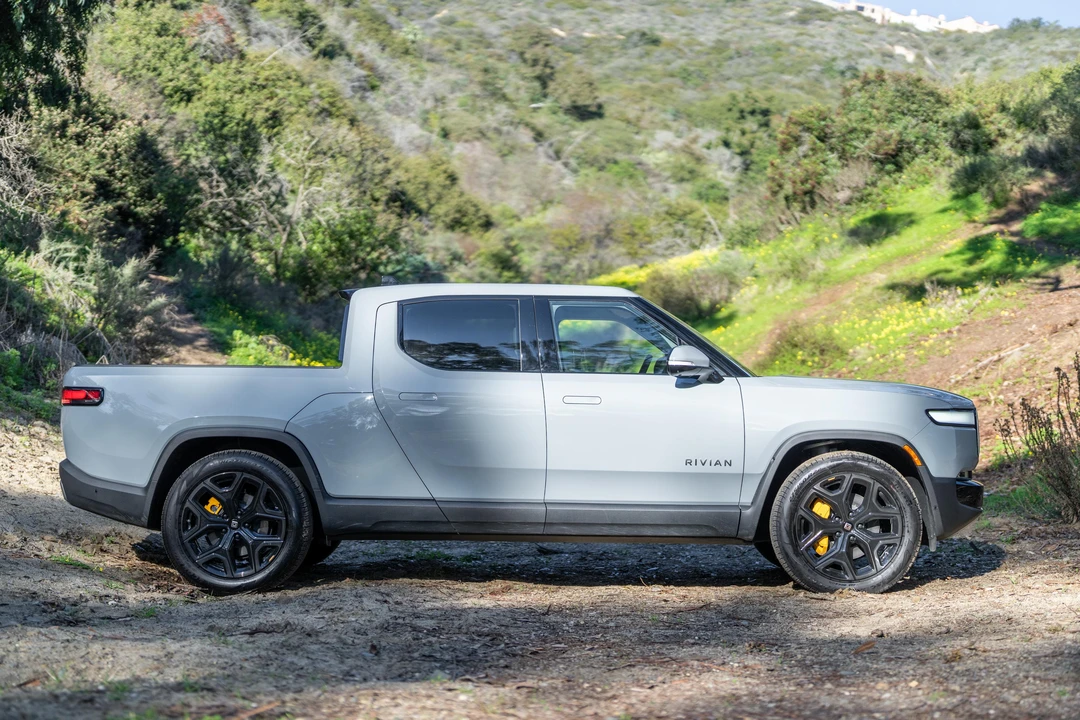 2023 Rivian R1T - Image 8 of 31