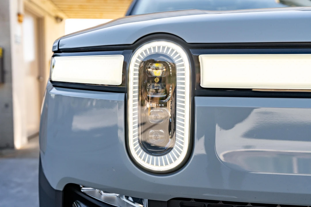 2023 Rivian R1T - Image 10 of 31