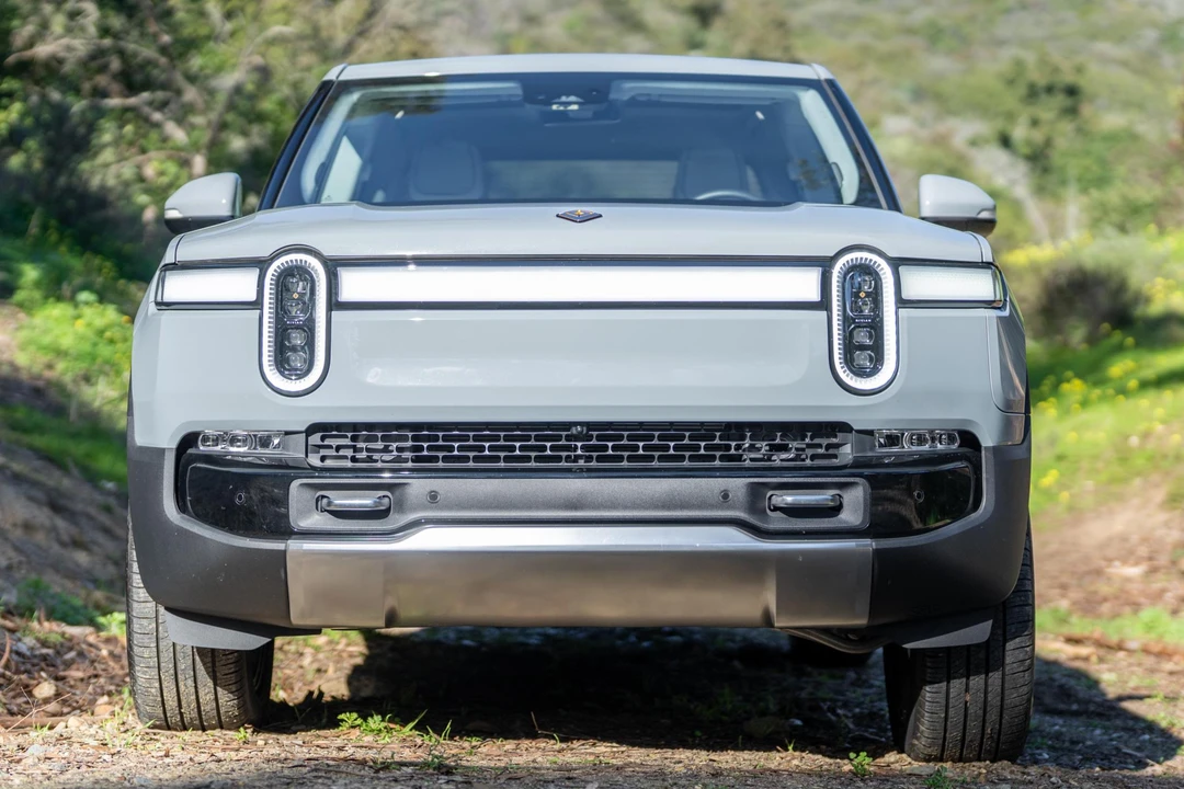 2023 Rivian R1T - Image 2 of 31