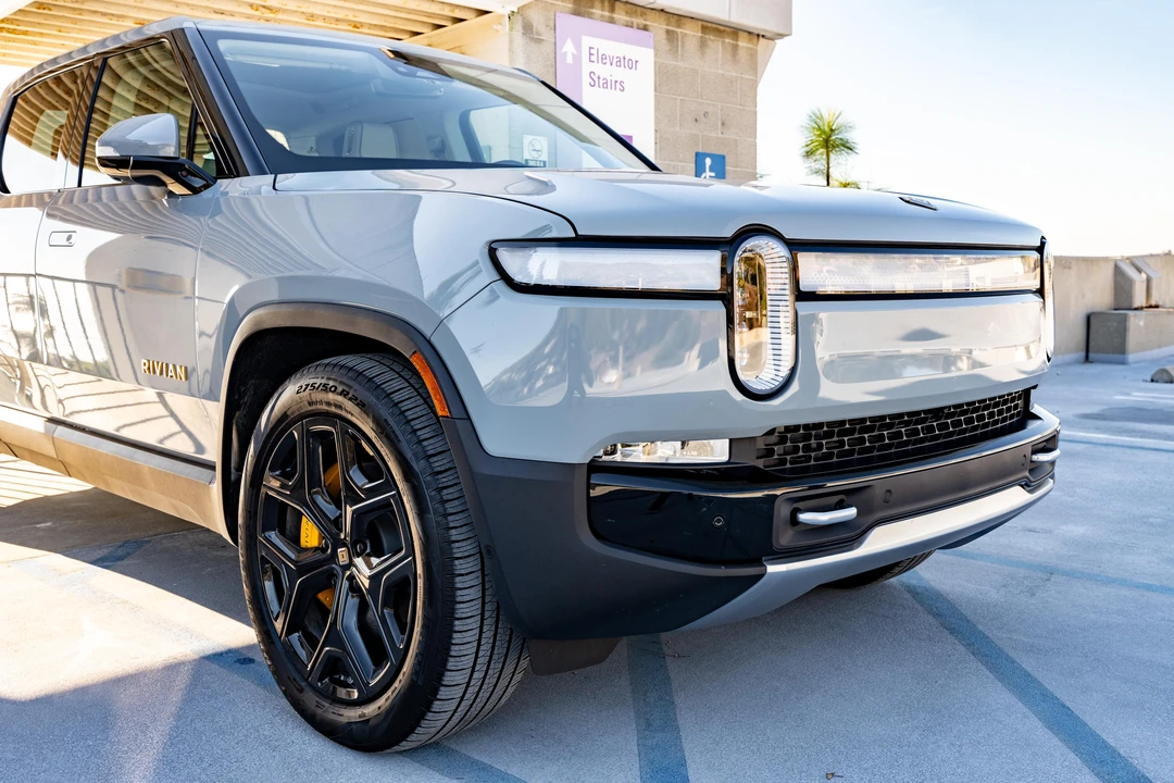 2023 Rivian R1T - Image 9 of 31