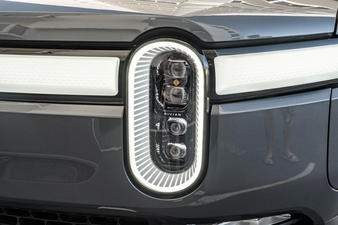 2023 Rivian R1T - Image 10 of 31