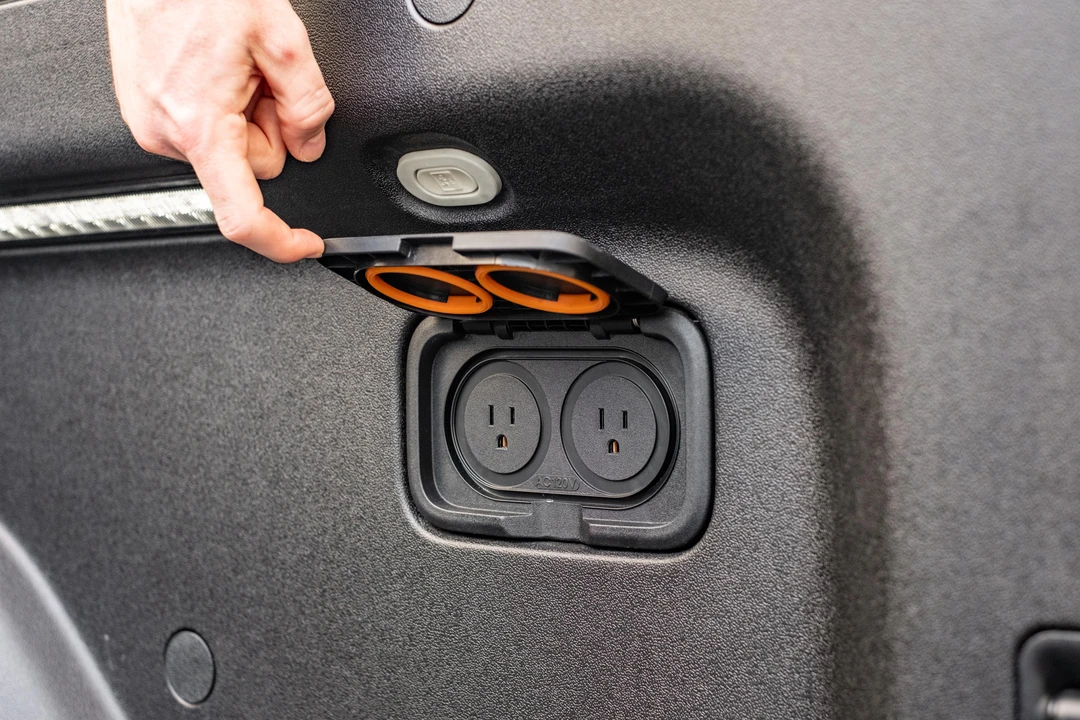 2023 Rivian R1T - Image 25 of 31