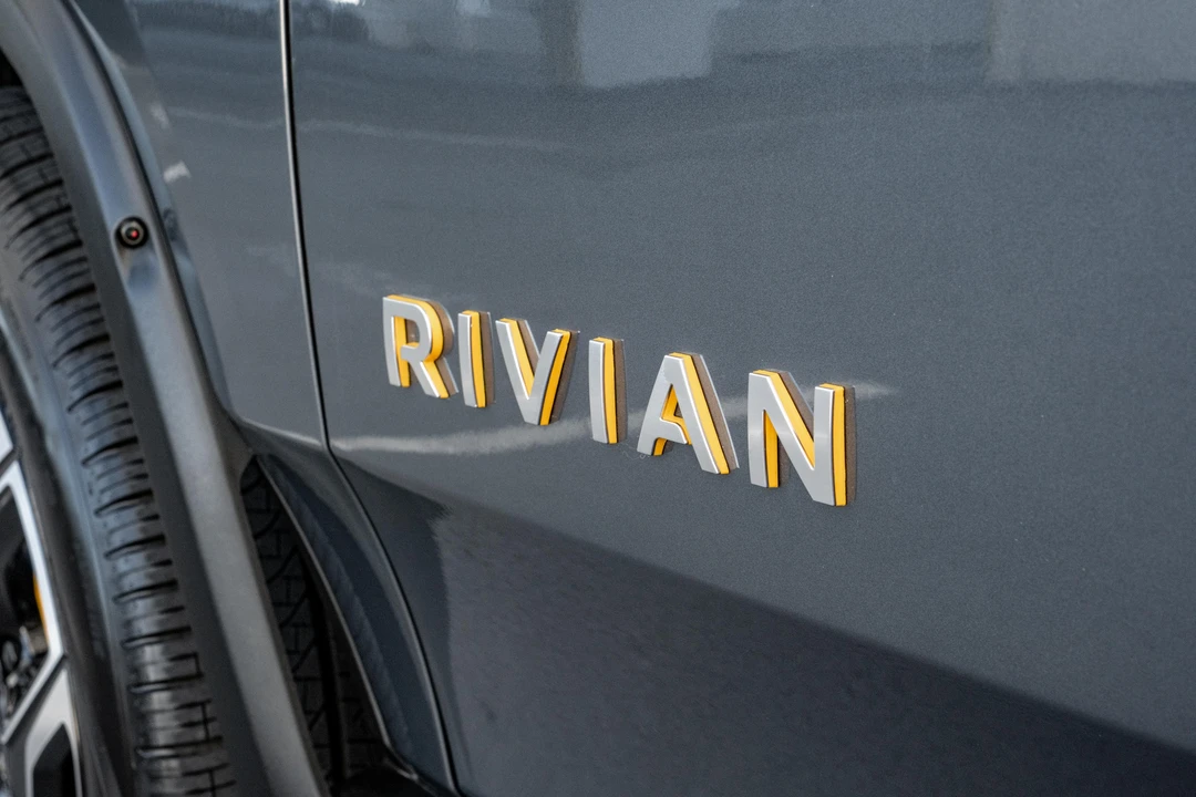 2023 Rivian R1T - Image 12 of 31