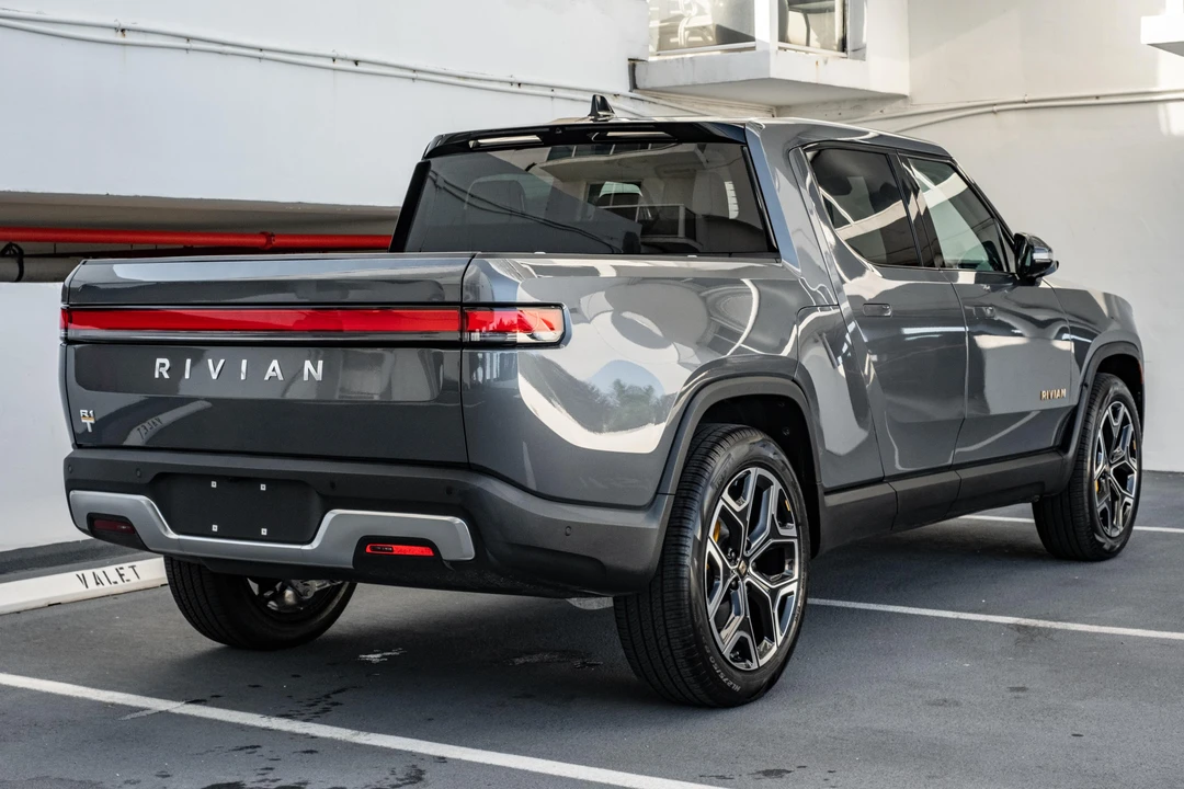 2023 Rivian R1T - Image 7 of 31