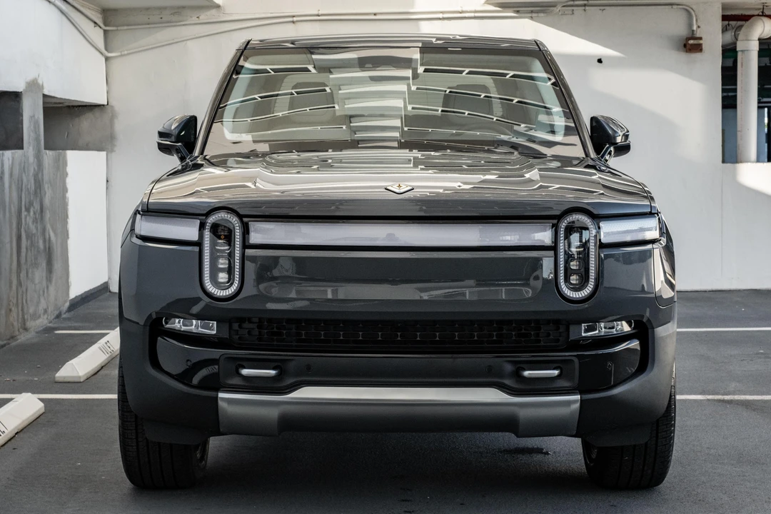 2023 Rivian R1T - Image 2 of 31