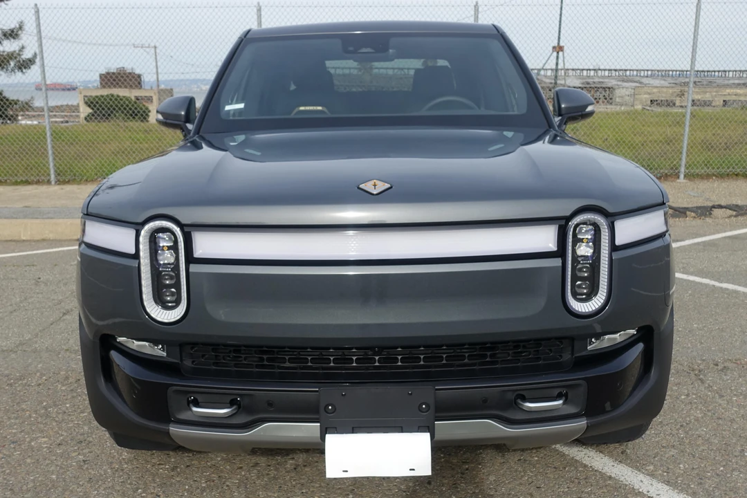 2023 Rivian R1T - Image 2 of 31