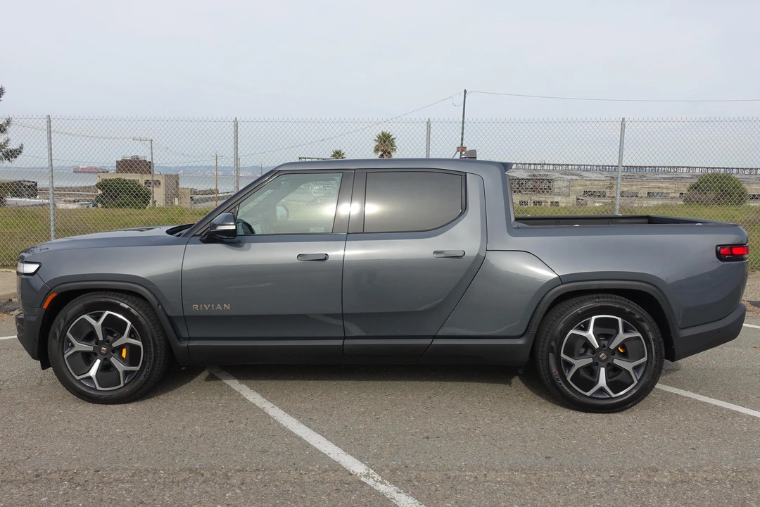 2023 Rivian R1T - Image 3 of 31