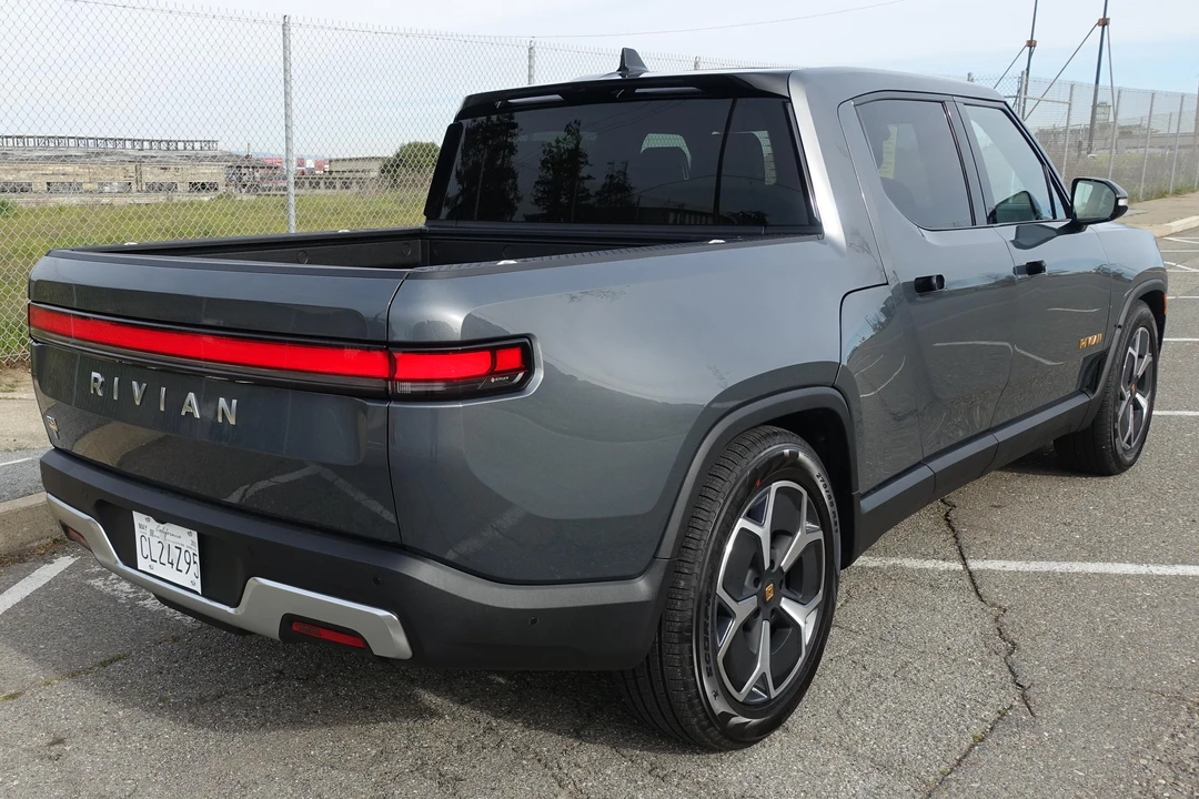 2023 Rivian R1T - Image 4 of 31