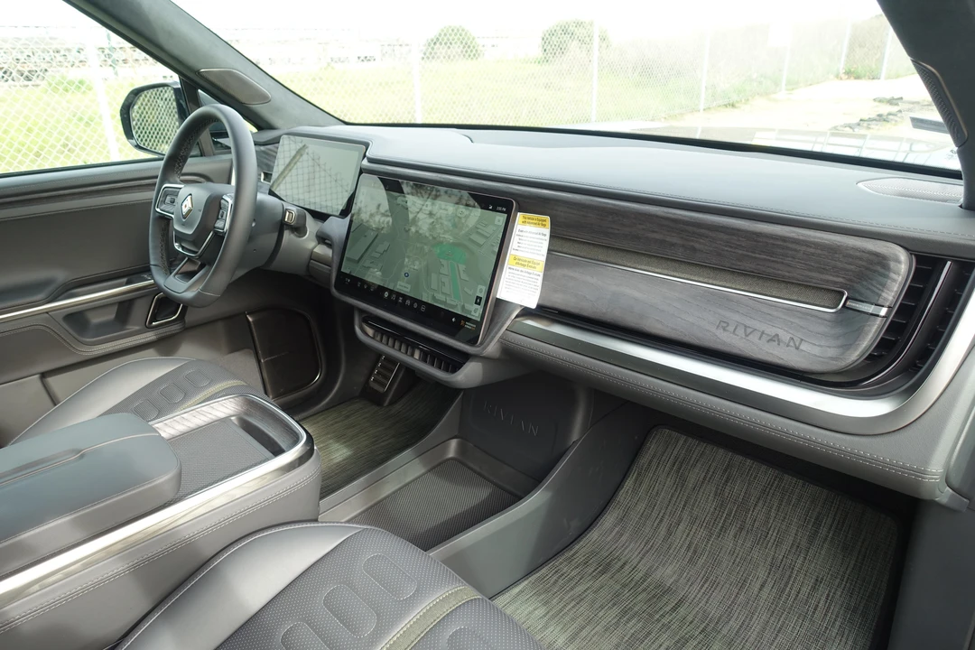 2023 Rivian R1T - Image 26 of 31