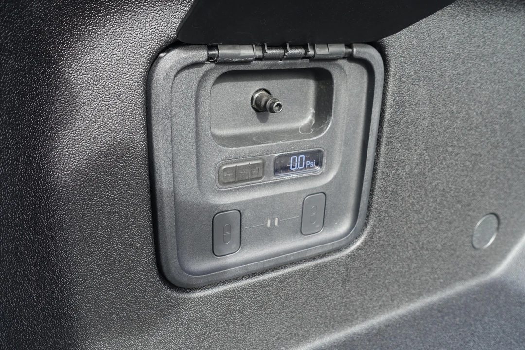 2023 Rivian R1T - Image 15 of 31