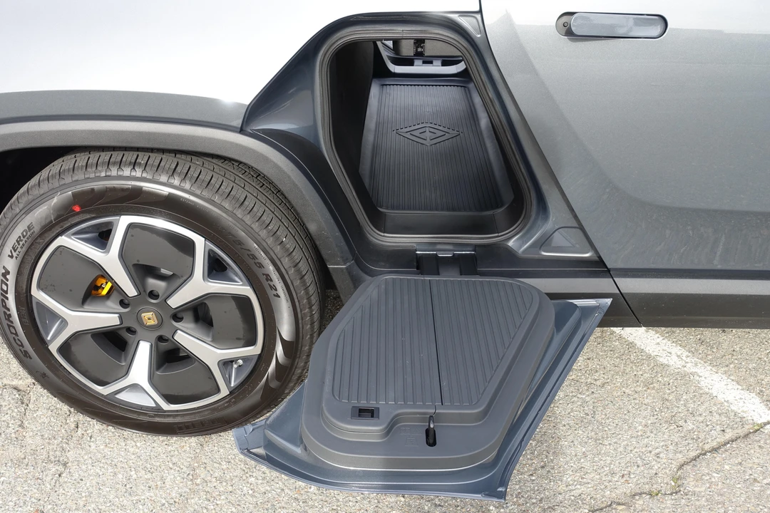 2023 Rivian R1T - Image 17 of 31