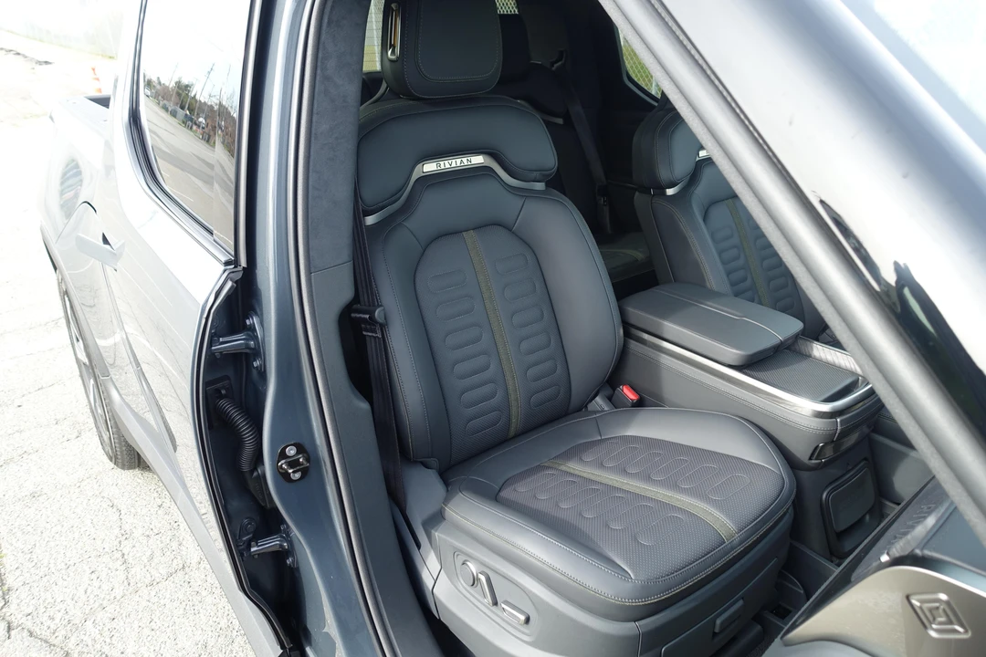 2023 Rivian R1T - Image 28 of 31