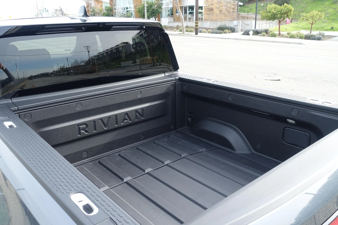 2023 Rivian R1T - Image 12 of 31