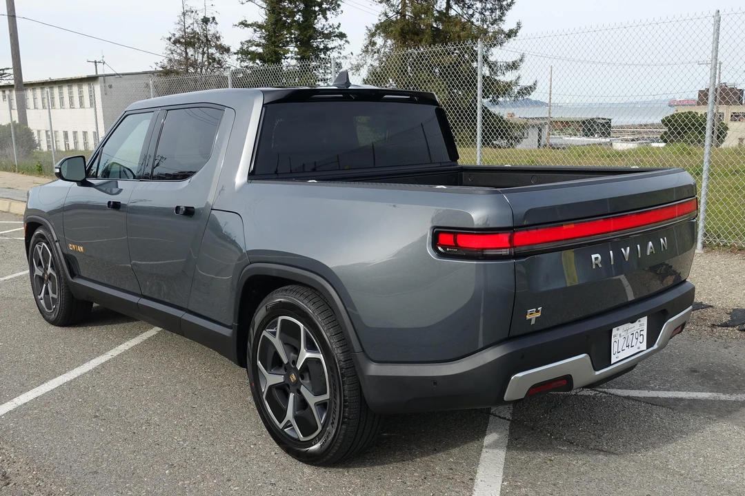 2023 Rivian R1T - Image 7 of 31