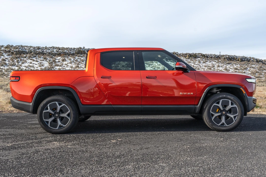 2023 Rivian R1T - Image 9 of 31
