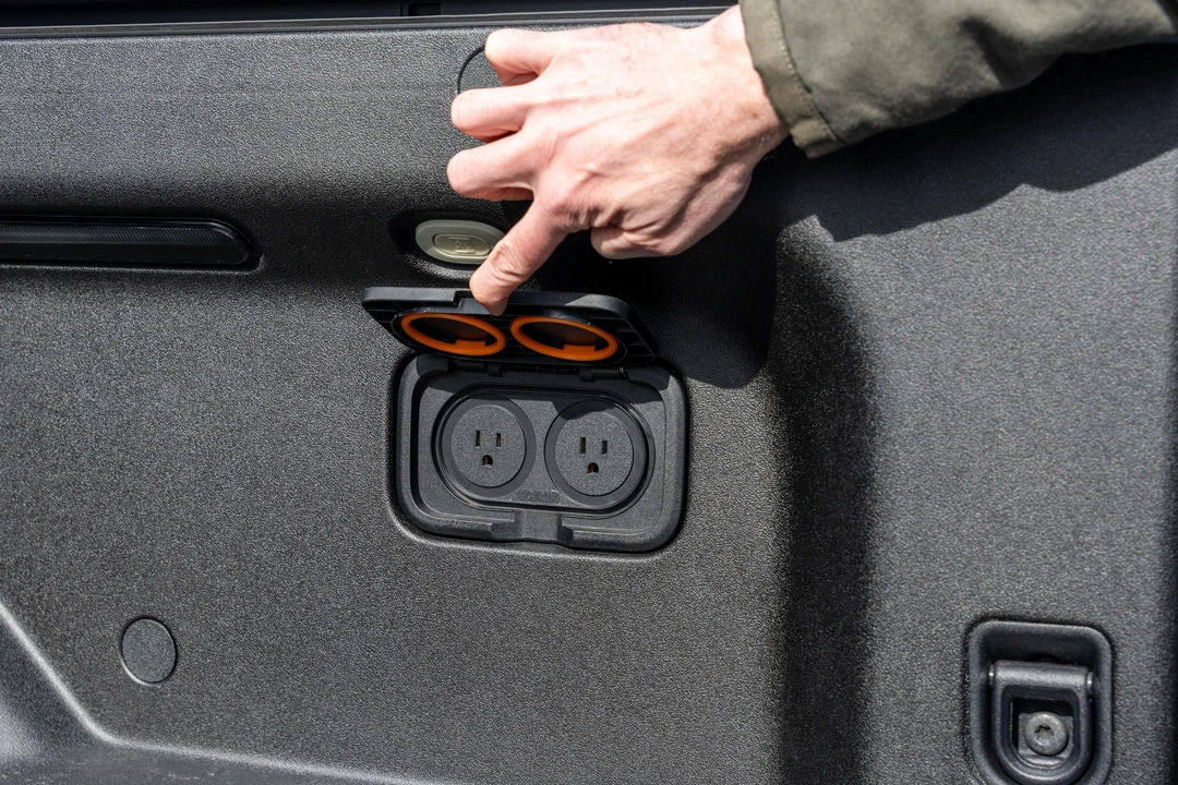 2023 Rivian R1T - Image 27 of 31