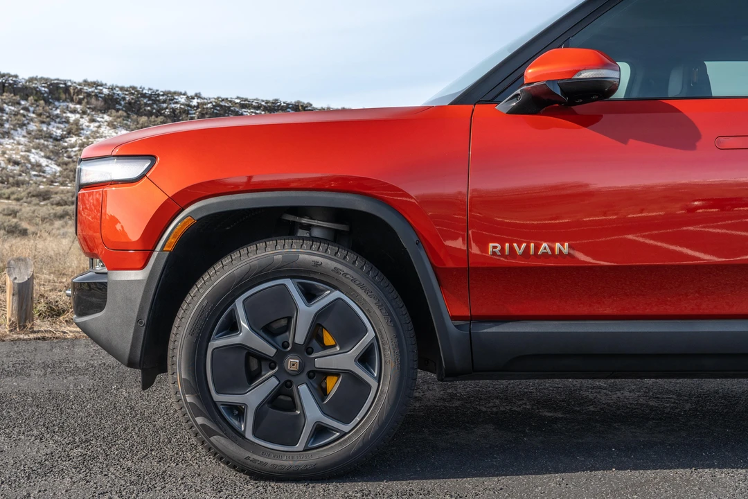 2023 Rivian R1T - Image 16 of 31