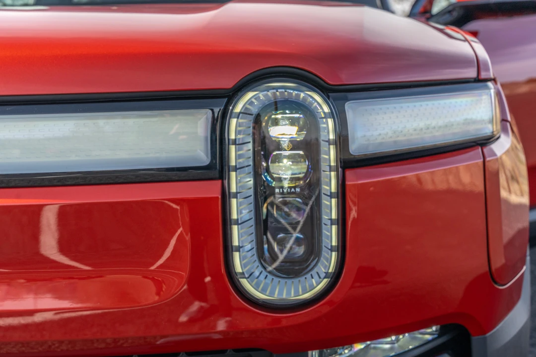 2023 Rivian R1T - Image 14 of 31