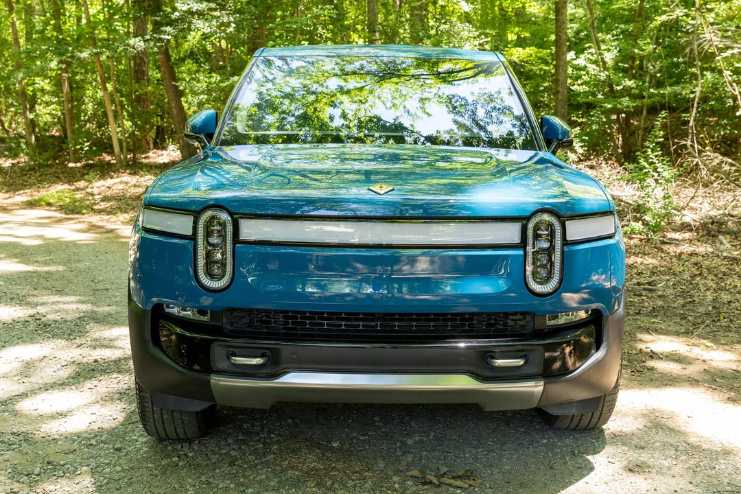 2023 Rivian R1T - Image 2 of 31