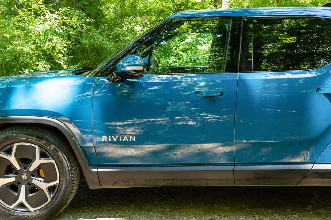 2023 Rivian R1T - Image 14 of 31