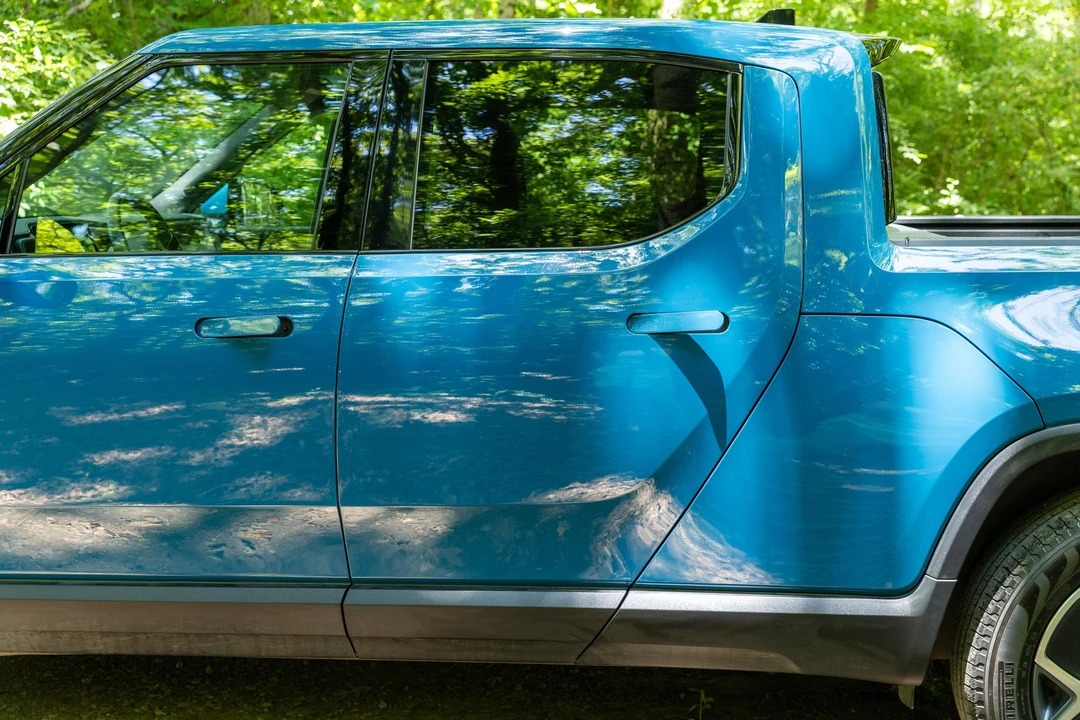 2023 Rivian R1T - Image 17 of 31