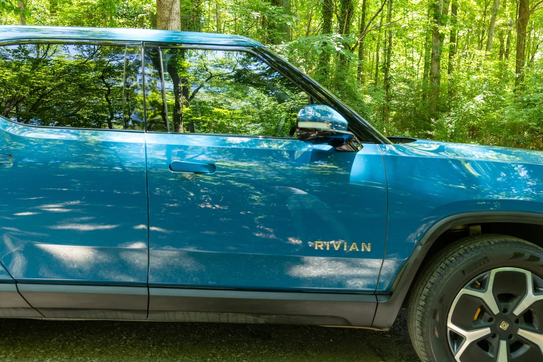 2023 Rivian R1T - Image 25 of 31