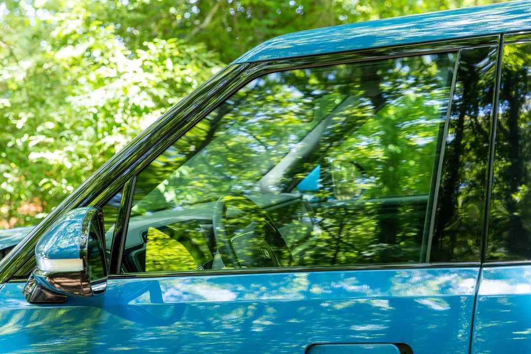 2023 Rivian R1T - Image 15 of 31