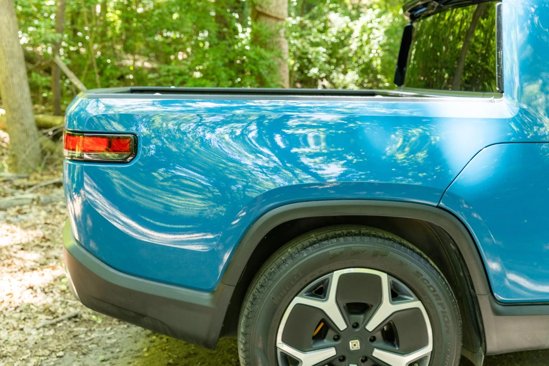 2023 Rivian R1T - Image 20 of 31