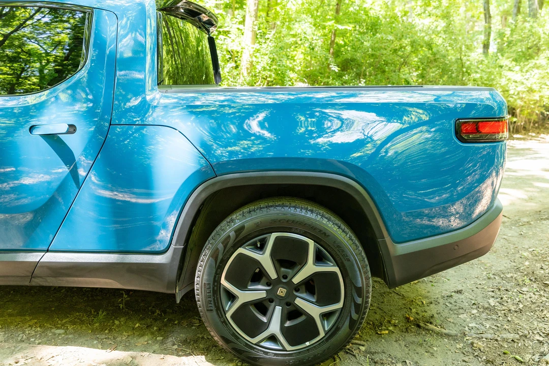 2023 Rivian R1T - Image 18 of 31