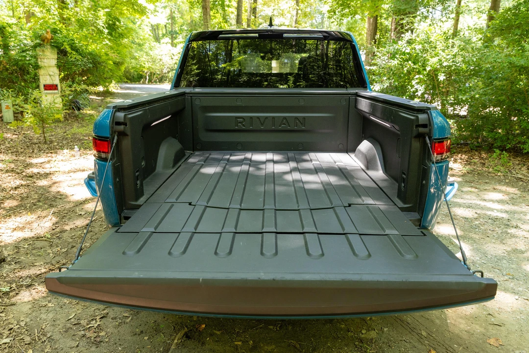2023 Rivian R1T - Image 10 of 31